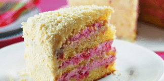 Receita de Bolo de Chocolate Branco com Morango | Amo Receita