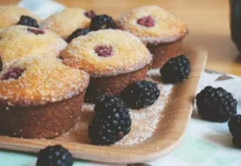 Receita de Muffins de banana com amoras | Amo Receita
