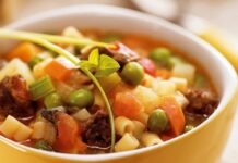 Receita de Sopa de Macarrão com Legumes e Carne | Amo Receita