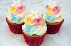 Receita de 10 Ideias de como decorar cupackes para o dia das mães | Amo Receita