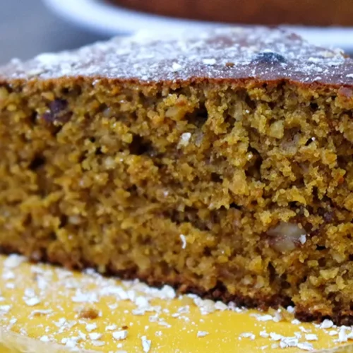 Receita de Bolo integral de cenoura com nozes e coco | Amo Receita