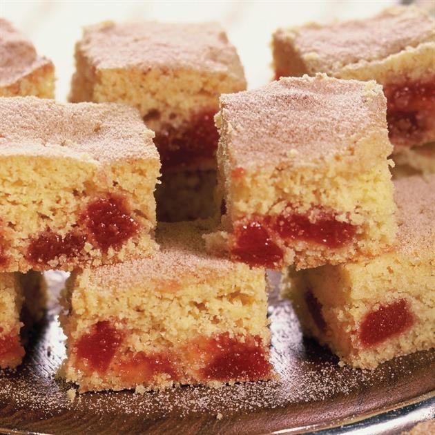 Receita de Receita de Bolo de Fubá com Queijo e Goiabada | Amo Receita