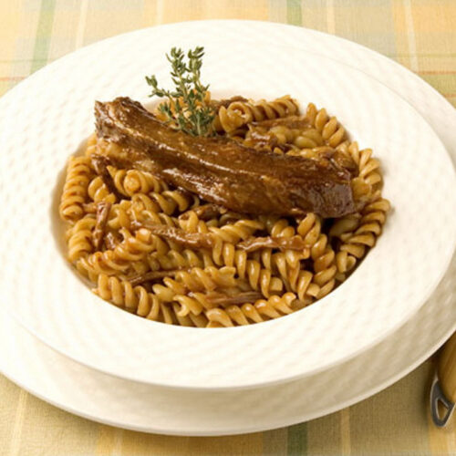 Receita de Receita de Macarrão Parafuso ao Molho Agridoce com Costelinha de Porco | Amo Receita