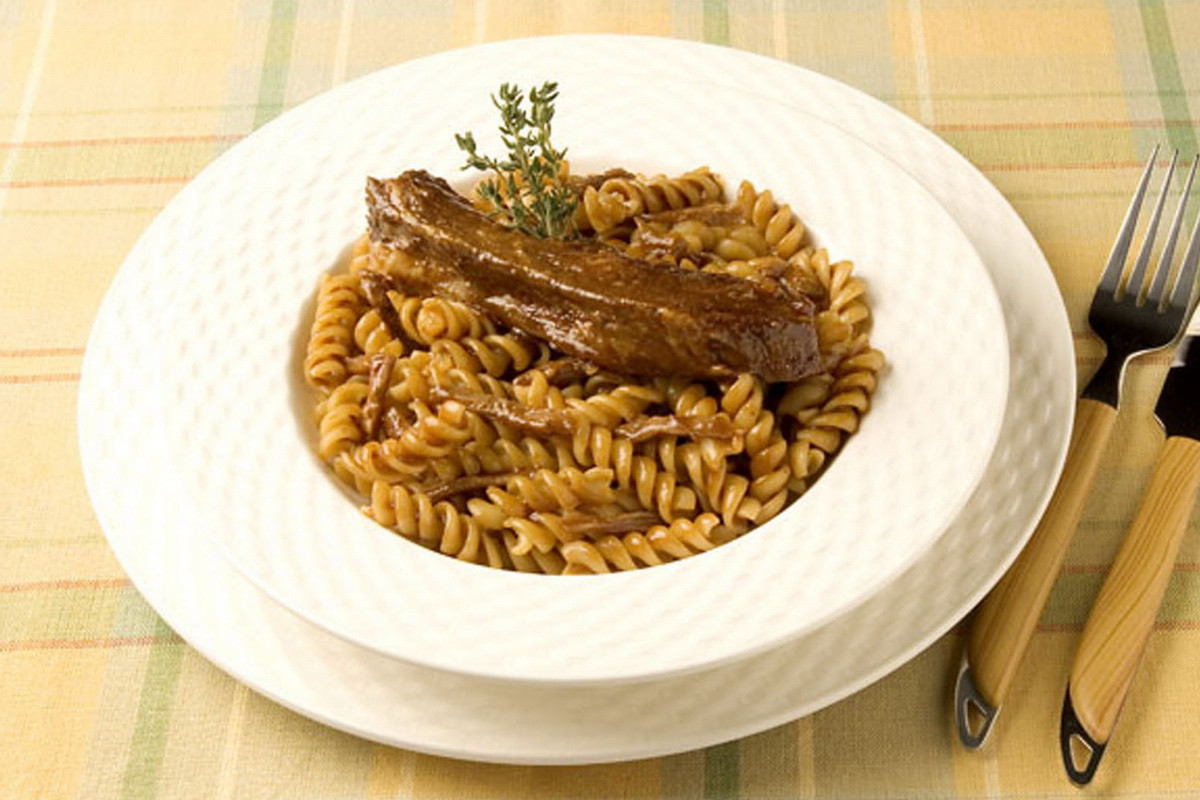 Receita de Receita de Macarrão Parafuso ao Molho Agridoce com Costelinha de Porco | Amo Receita