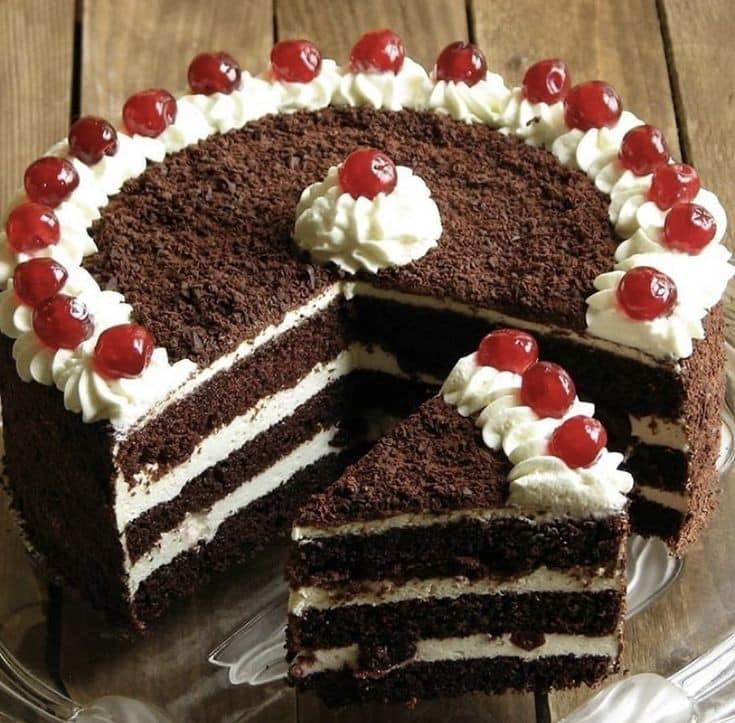 Receita de Bolo Floresta Negra (Schwarzwälder Kirschtorte, em alemão) | Amo Receita