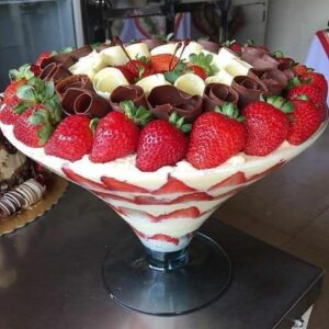 Receita de Taça da Felicidade de Creme e Morangos: | Amo Receita