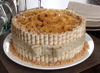 Receita de Bolo de doce de leite decorado com canudinhos | Amo Receita