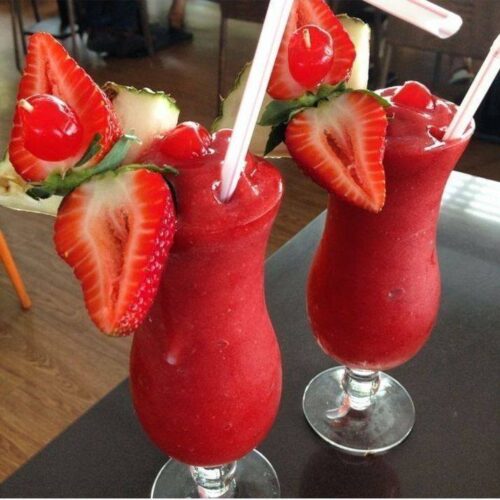 Receita de Drink vermelho alcoólico de morango | Amo Receita