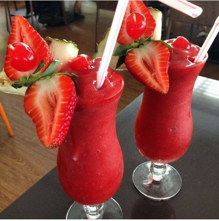 Receita de Drink vermelho alcoólico de morango | Amo Receita