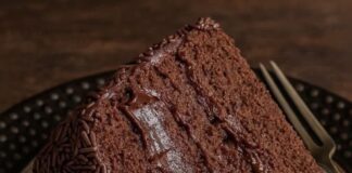Bolo de chocolate e brigadeiro Receita de Bolo de chocolate e brigadeiro | Amo Receita