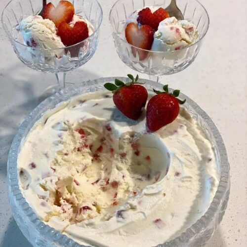Receita de Sorvetão de morango com leite condensado | Amo Receita