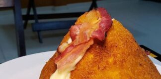 Coxinha de bacon com queijo Receita de Coxinha de bacon com queijo | Amo Receita
