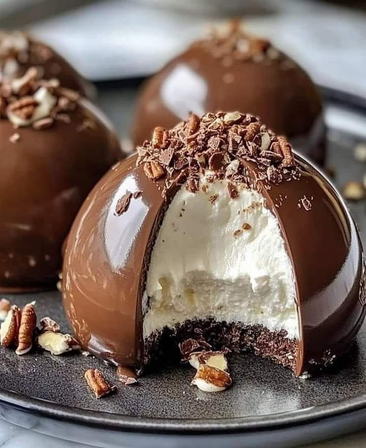 Receita de Cúpulas de Chocolate e Praline com Mousse de Mascarpone | Amo Receita