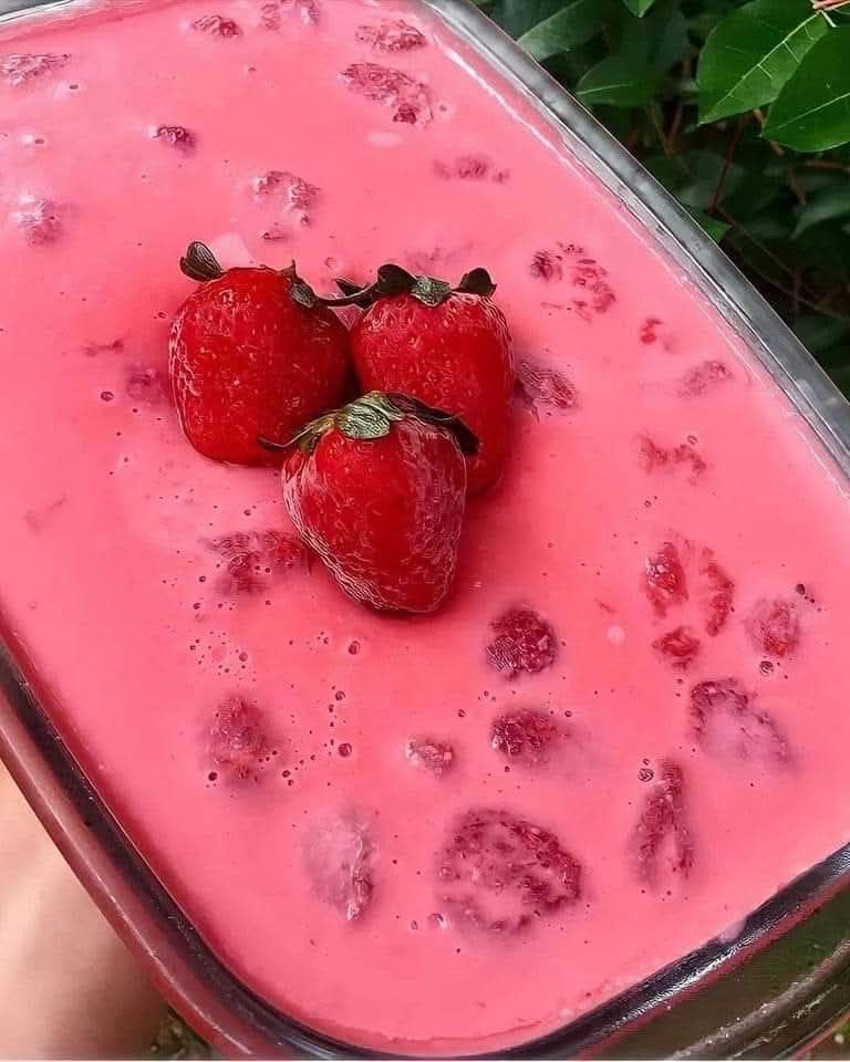 Receita de Gelado de Morango prático e saboroso | Amo Receita