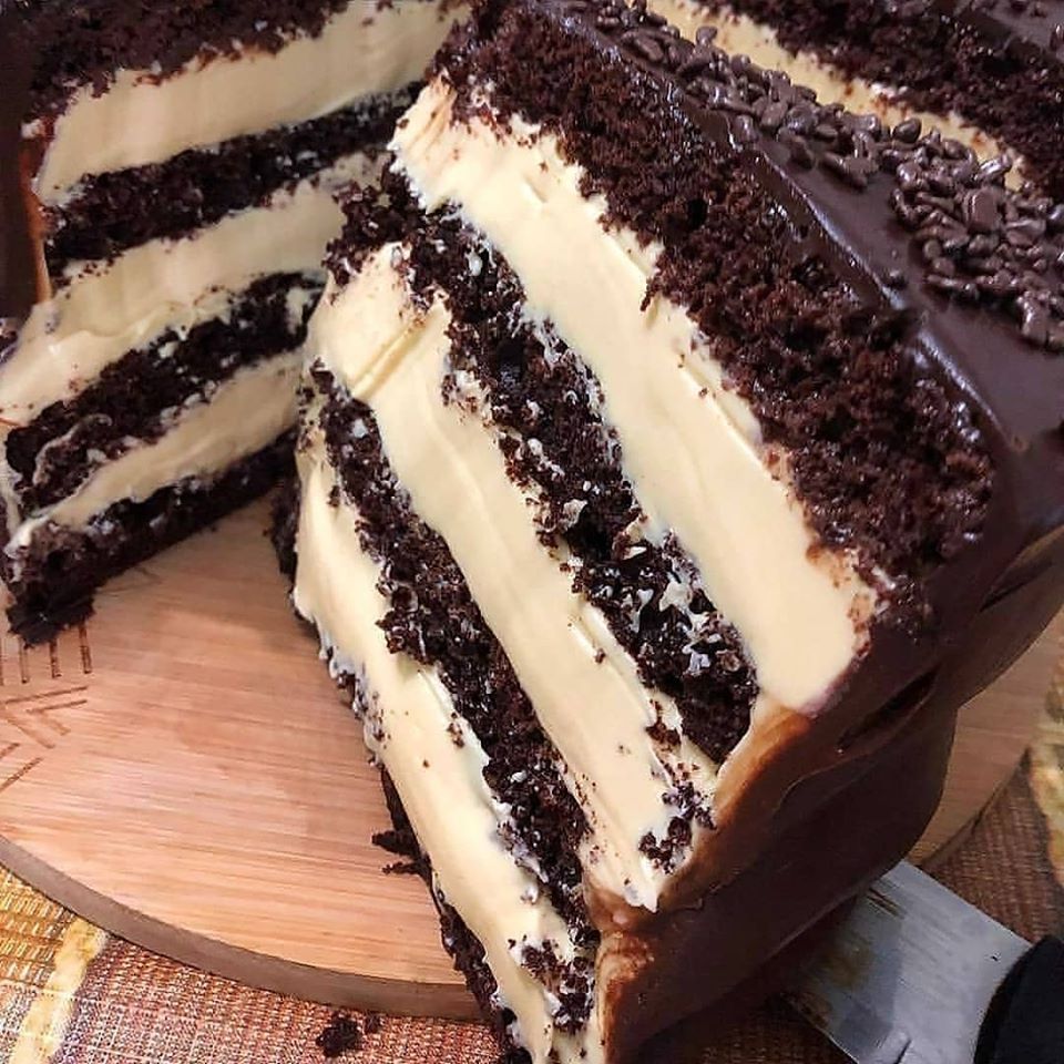 Receita de Bolo de chocolate com recheio de mousse de maracujá | Amo Receita