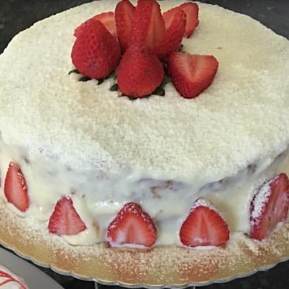 Receita de Bolo de leite ninho com morangos🍰 | Amo Receita