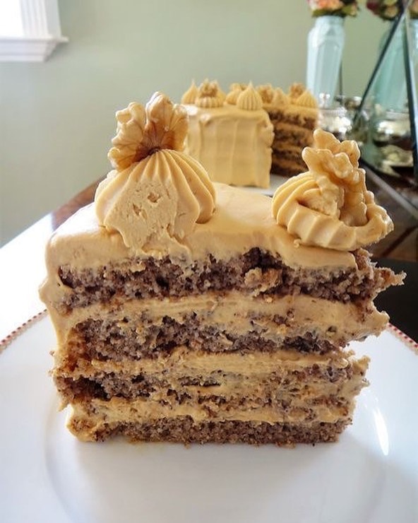 Receita de Bolo de nozes com recheio e cobertura de buttercream de doce de leite e cream cheese😲❤️❤️ | Amo Receita