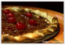 Receita de Pizza de Chocolate ao Leite e Cerejas | Amo Receita