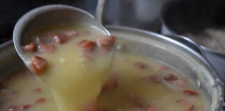 Receita de Caldo de Mandioca com Bacon, Calabresa e Fraldinha | Amo Receita