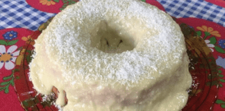 Receita de Bolo de coco com calda de beijinho | Amo Receita