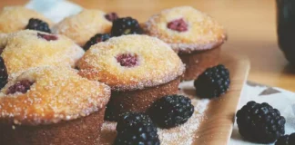 Receita de Muffins de banana com amoras | Amo Receita