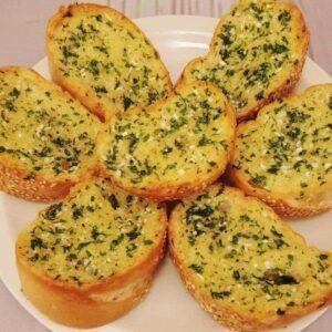 Torrada de pão doce temperada com orégano | Amo Receita
