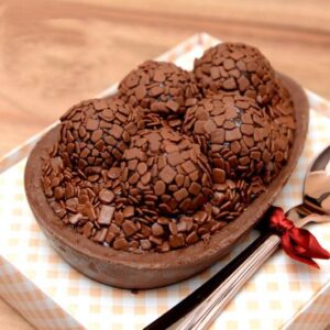 Receita de Ovo de colher trufado com brigadeiro | Amo Receita