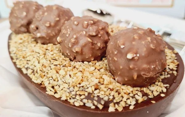 Ovo de Colher Ferrero Rocher Casca do Ovo | Amo Receita Receita de Ovo de Colher Ferrero Rocher Casca do Ovo | Amo Receita