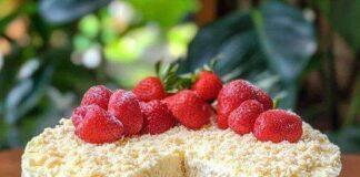 Torta de Coco com Compota de Morango e Hortelã | Amo Receita